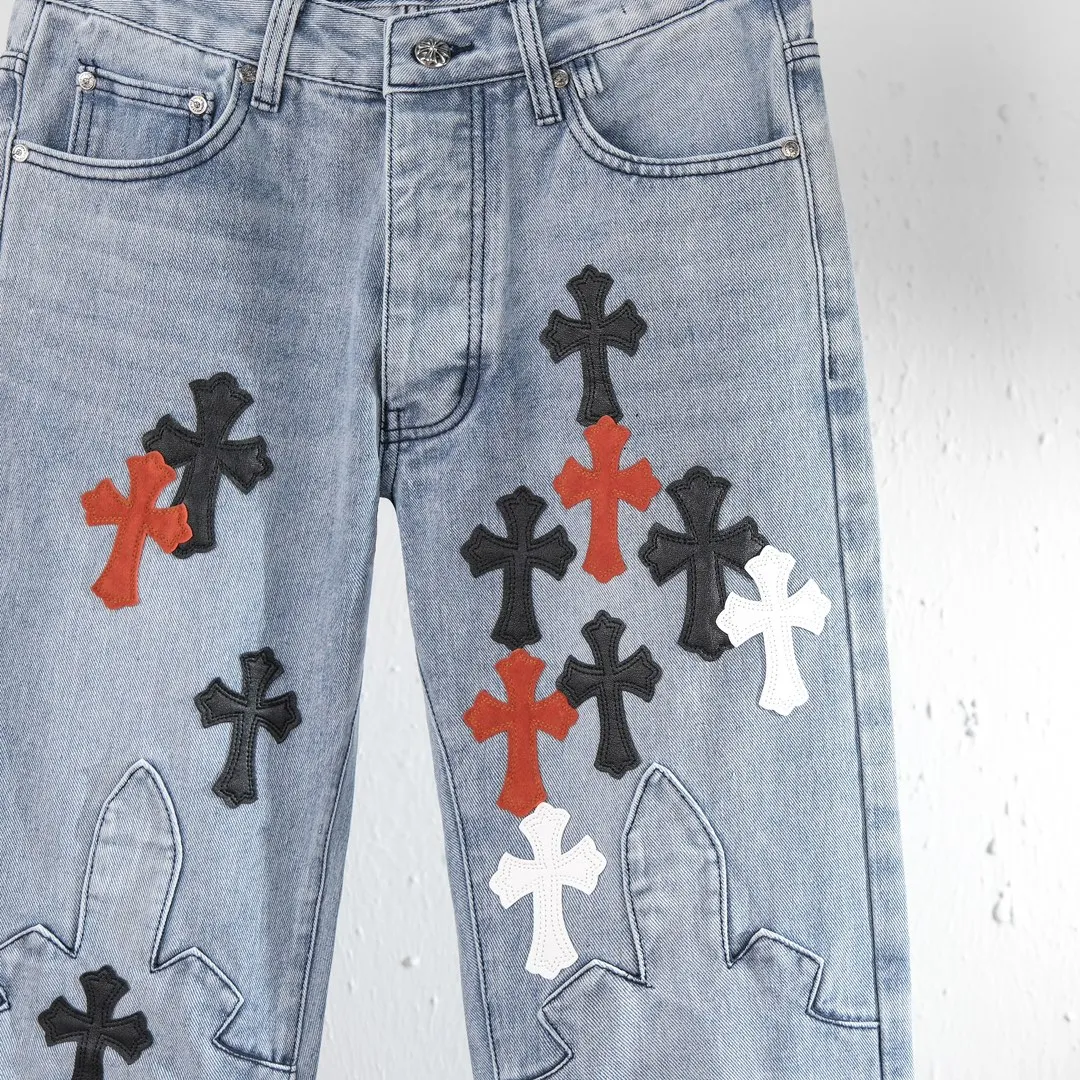 P290 (top version) Chrome hearts new city-limited flame blue jeans Chrome hearts city-limited jeans Hardware customization Original development vintage levis American-made 501 black and gray base version Levi's American-made 501 base version Imported sheepskin 925 silver remake [Top heavy industry fashion design] Consistently high-street luxury style. Speaking of this style, the Zangyin family and GU family are definitely the leading representative brands. Especially the Zangyin family has really achieved a state-of-the-art effect in creating high-street style. The unique washed material is used to create this style. The color system is already quite eye-catching. After it is decorated with patchwork cross flowers, it cleverly highlights the charm of the brand. Secondly, this style uses classic The high-waist cutting design highlights the long legs and fashionable temperament of the upper body. The brand is highly recognizable and the slim fit configuration is more suitable for daily wear. It is a product that interprets personality, fashion, and specifications at a glance. This single product is enough to make any fan excited. It can be a white T-shirt for a youthful college style, or a tight suspender for a royal style. It has strong matching ability and can be easily controlled by men.  [Materials and craftsmanship] Needless to say, this point goes without saying. As an excellent craftsman brand, Zangyin’s requirements for details and craftsmanship are really perfect. The washed color of this model has gone through so many processes, not to mention the embellishment of denim appliques. It is also purely hand-made and sewn. Just like what they believe in, only hand-made things have soul and have the meaning of wear. A top-notch heavy-duty fashionable denim item, I look forward to your perfect interpretation! !  Color: Blue Size: S M L XL